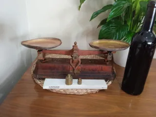 Antigua balanza bascula Force1 y 2 pesas bronce