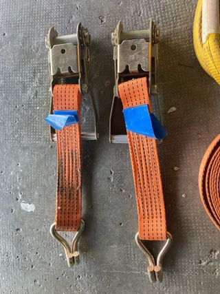 Eslingas, trinquete y grilletes