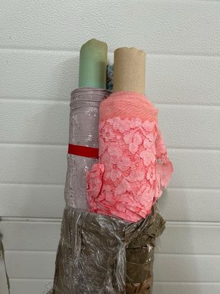 Rollos de tela variada  En total 11 rollos