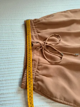 Pantalón fluido Zara camel