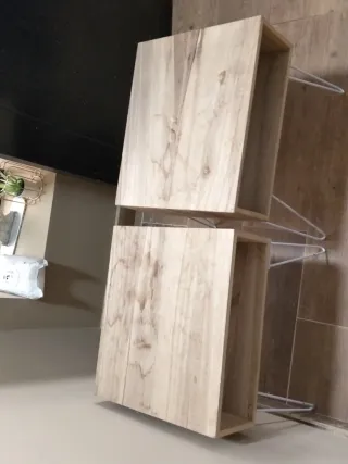 Mesitas de noche de madera y metal