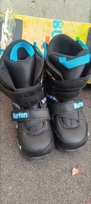 Tabla Snowboard Infantil Burton + Botas + funda.