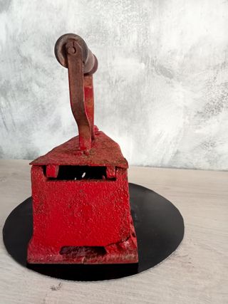 Ferro da stiro antico rosso