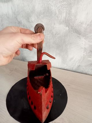 Ferro da stiro antico rosso