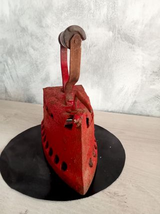 Ferro da stiro antico rosso