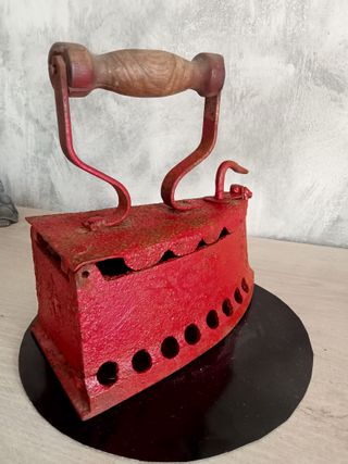 Ferro da stiro antico rosso