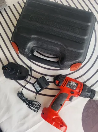 Taladro Black&Decker CD14C con maletín