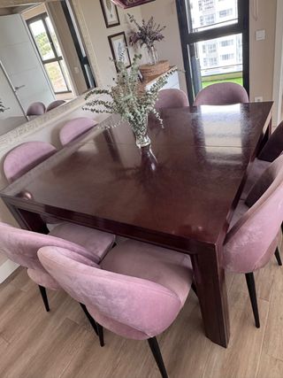Mesa cuadrada de comedor grande de madera