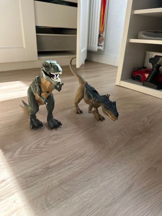 Dinosaurio electrónico de juguete