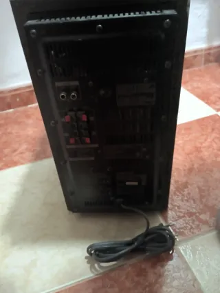 Home cinema Sony y DVD con sus altavoces y sub