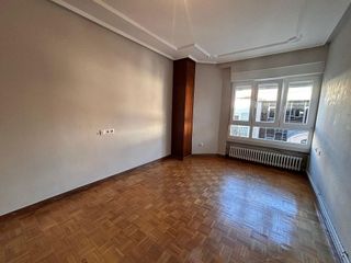 Piso en alquiler en Centro en Gijón