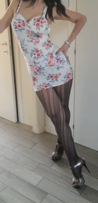 Miniabito floreale con pizzo dietro tg. S