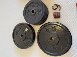 Lote de barras y discos de pesas para fitness