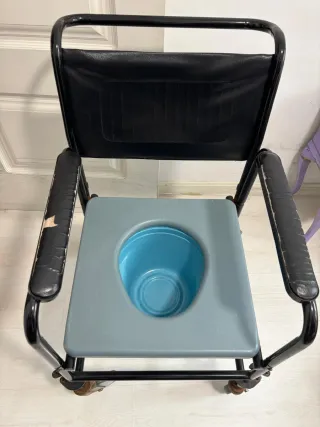 Silla de ducha con ruedas