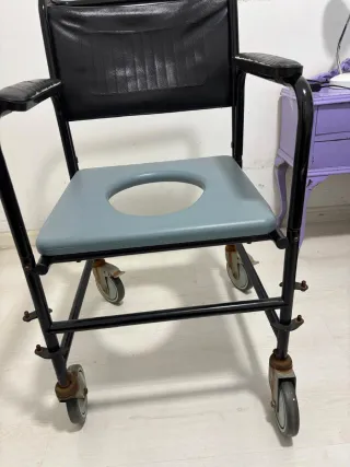 Silla de ducha con ruedas