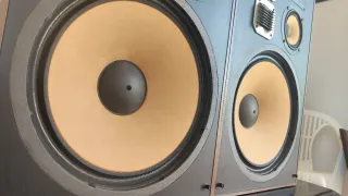 Altavoces Akai SW-177