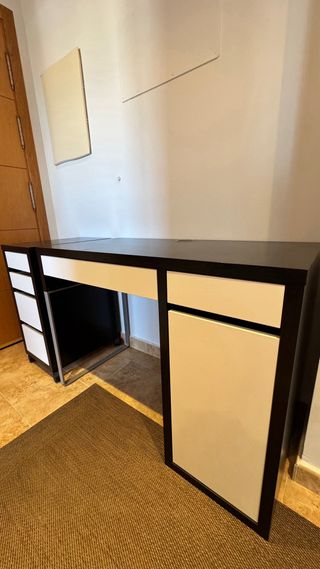 Escritorio Ikea con cajonera a juego