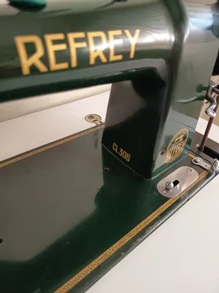 Máquina de coser Refrey CL 306 con mesa