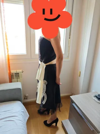 Vestido de fiesta negro y beige