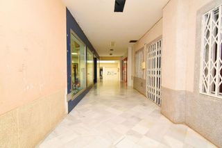 Local comercial en venta en Pabellón - Estación - El Corte Inglés en Ejido (El)
