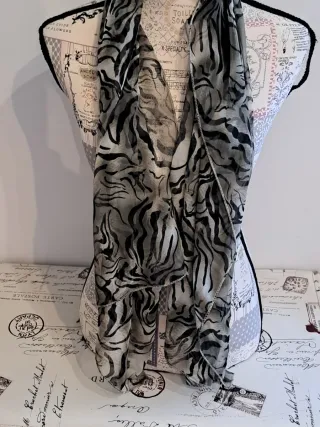 Pañuelo gasa estampado cebra