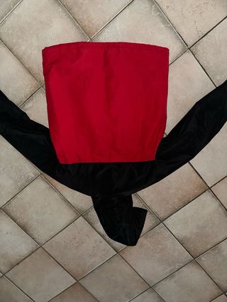 Giubbino bicolore rosso e nero