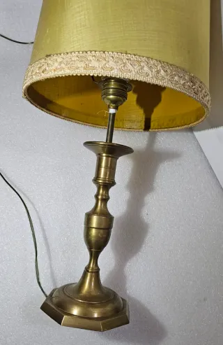 Lámpara de latón antigua