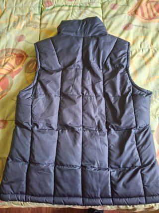 Chaleco acolchado negro con 2 bolsillos. Talla S