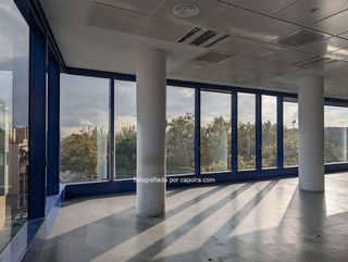 Oficina en alquiler en Bufalà en Badalona