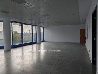 Oficina en alquiler en Bufalà en Badalona