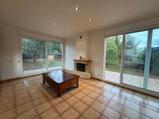 Casa adosada en alquiler en Begues