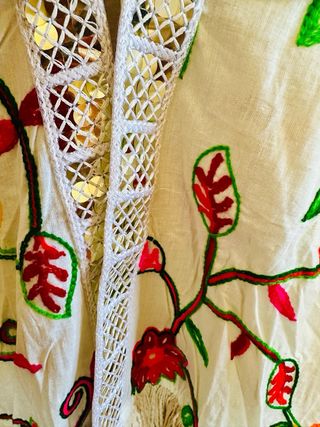 Chaqueta bordada flores y flecos boho chic