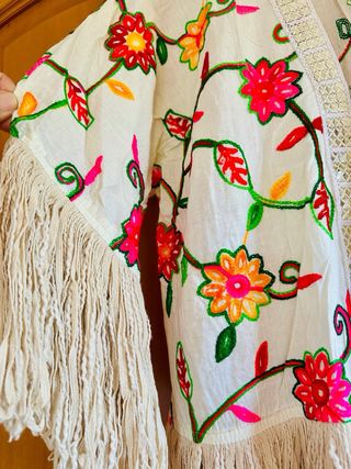 Chaqueta bordada flores y flecos boho chic