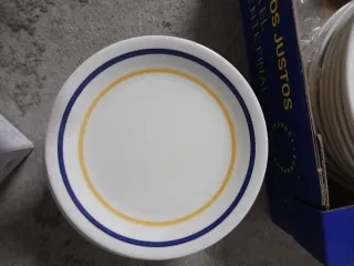 Lote de 33 Platos de Porcelana