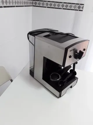 Cafetera Mini Moka CM-1675 Nueva