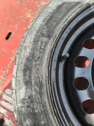 Neumático a estrenar Pirelli, + llanta