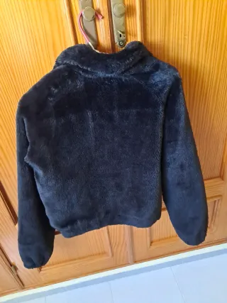 Chaqueta negra pelo sintético Pull&Bear
