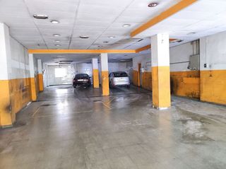 Local comercial en alquiler en Milán - Pumarín - Teatinos en Oviedo