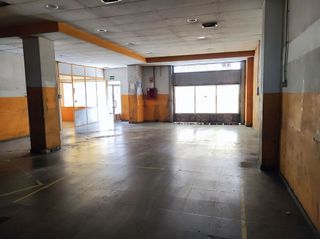 Local comercial en alquiler en Milán - Pumarín - Teatinos en Oviedo
