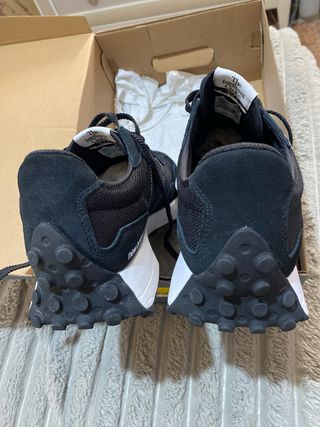 Zapatillas New Balance 327 N 45.5 Negras Blancas