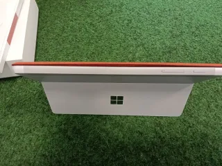 Microsoft Surface Rojo y Plata