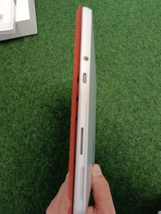 Microsoft Surface Rojo y Plata