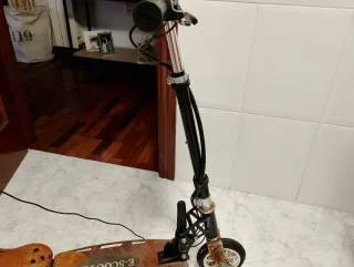 Patinete eléctrico infantil oxidado