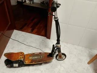 Patinete eléctrico infantil oxidado