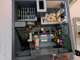 LEGO Creator 10251 Brick Bank Expert