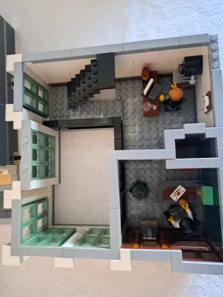 LEGO Creator 10251 Brick Bank Expert