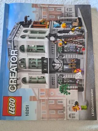 LEGO Creator 10251 Brick Bank Expert
