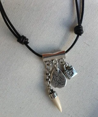 Collar Uno de 50 con colgantes