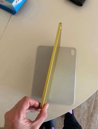 iPad 10ª Gen 64GB Giallo in perfette condizioni