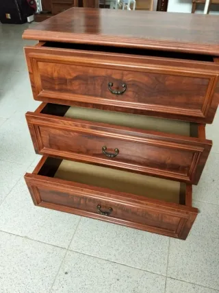 Mesita de noche de madera